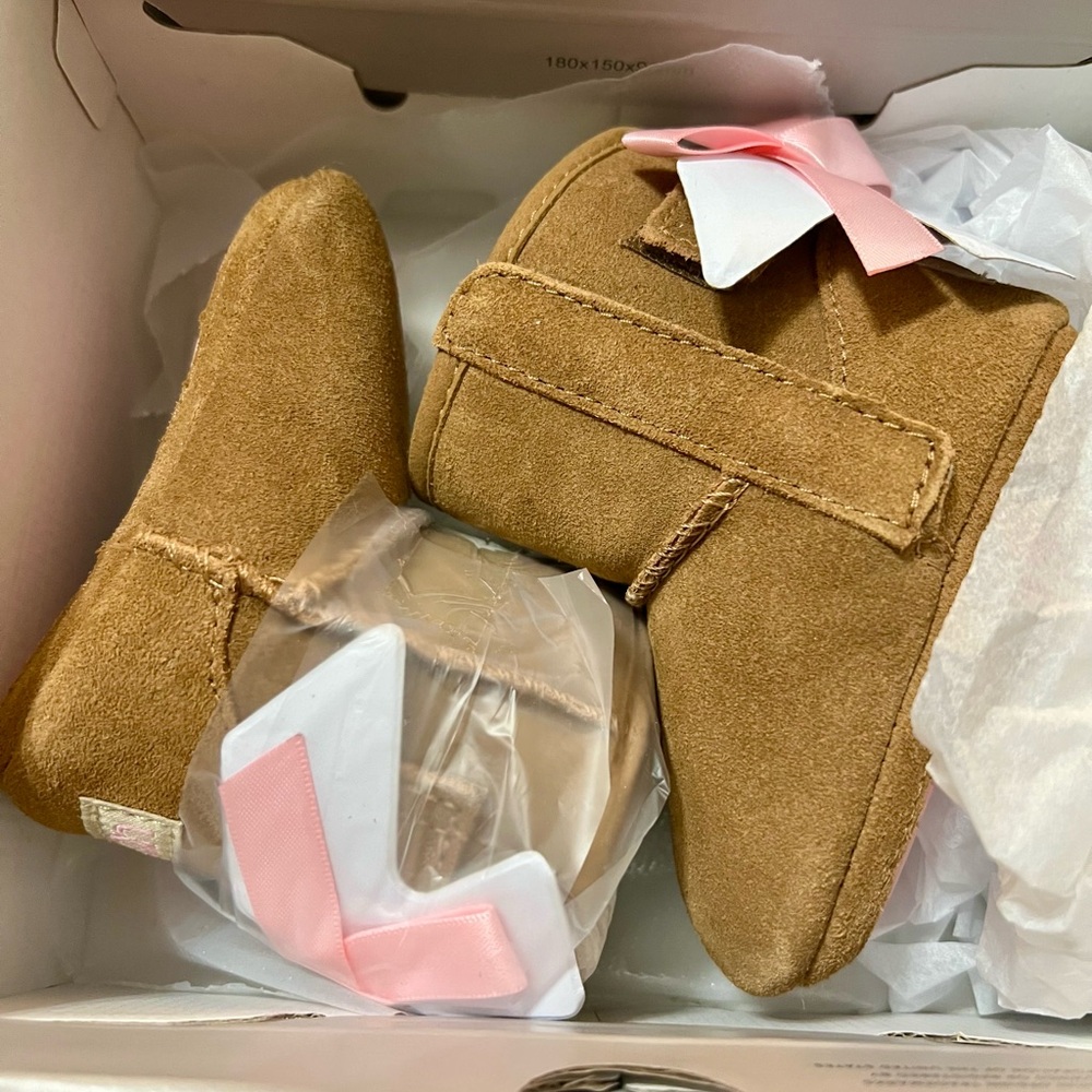 Brand New Ugg Jesse Bow II Infant Boots Size 0/1 (0-6 mos)